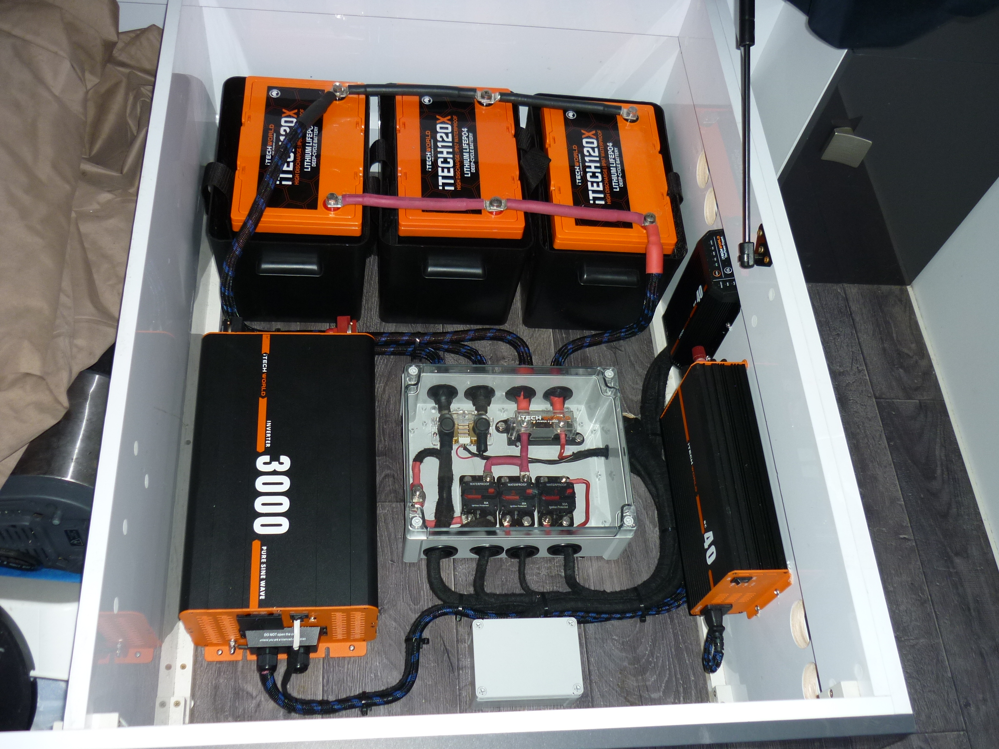 Battery box and BMS wiring